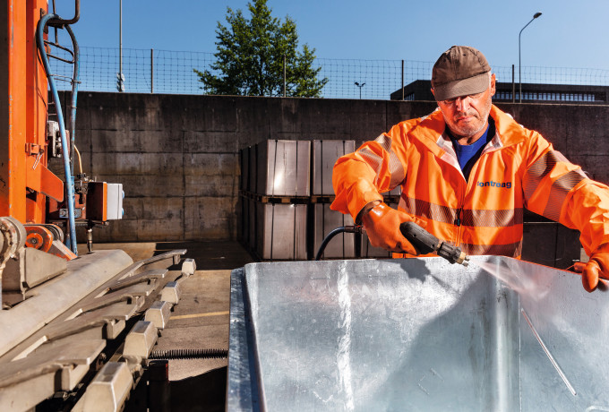container-reinigung-desinfektion Container-Reinigung mit Desinfektion