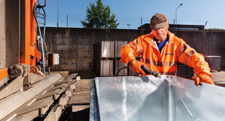 Container-Reinigung mit Desinfektion