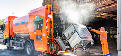 Die Container Reinigung aus der Seitenansicht