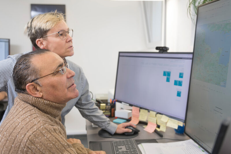 Das Dispositionsteam bei der Contreag am Reinigungstouren planen