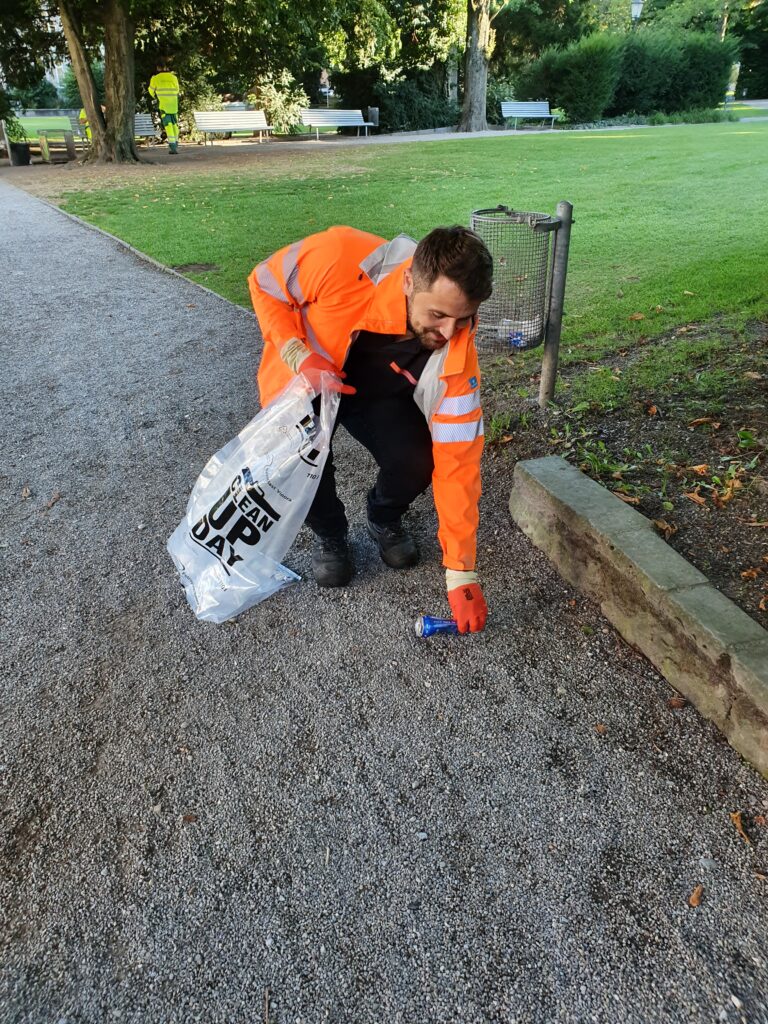 Contreag Mitarbeiter beim Clean Up Day 2019