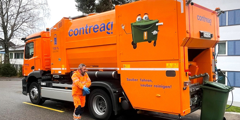 18t E-Actros Containerreinigungsfahrzeug der Contreag mit vollelektrischem Antrieb