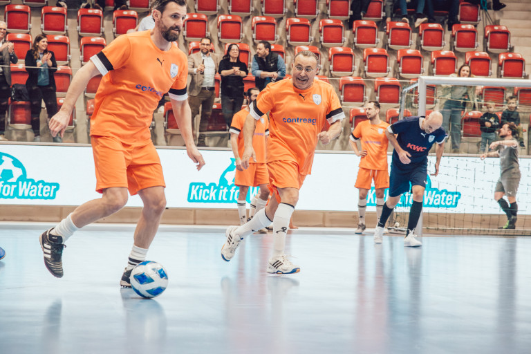 Die Contreag am kick it for water Charity Fussballturnier
