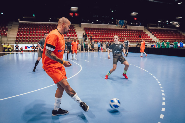 Die Contreag am kick it for water Charity Fussballturnier