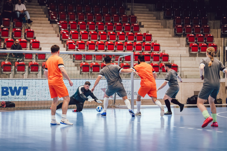 Die Contreag am kick it for water Charity Fussballturnier