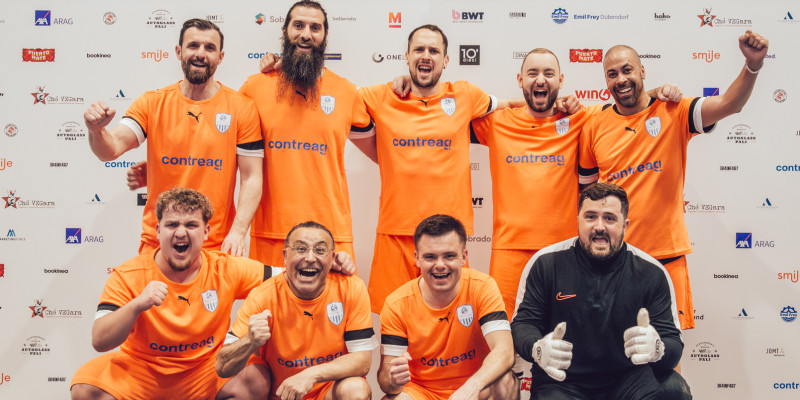 Die Contreag am kick it for water Charity Fussballturnier