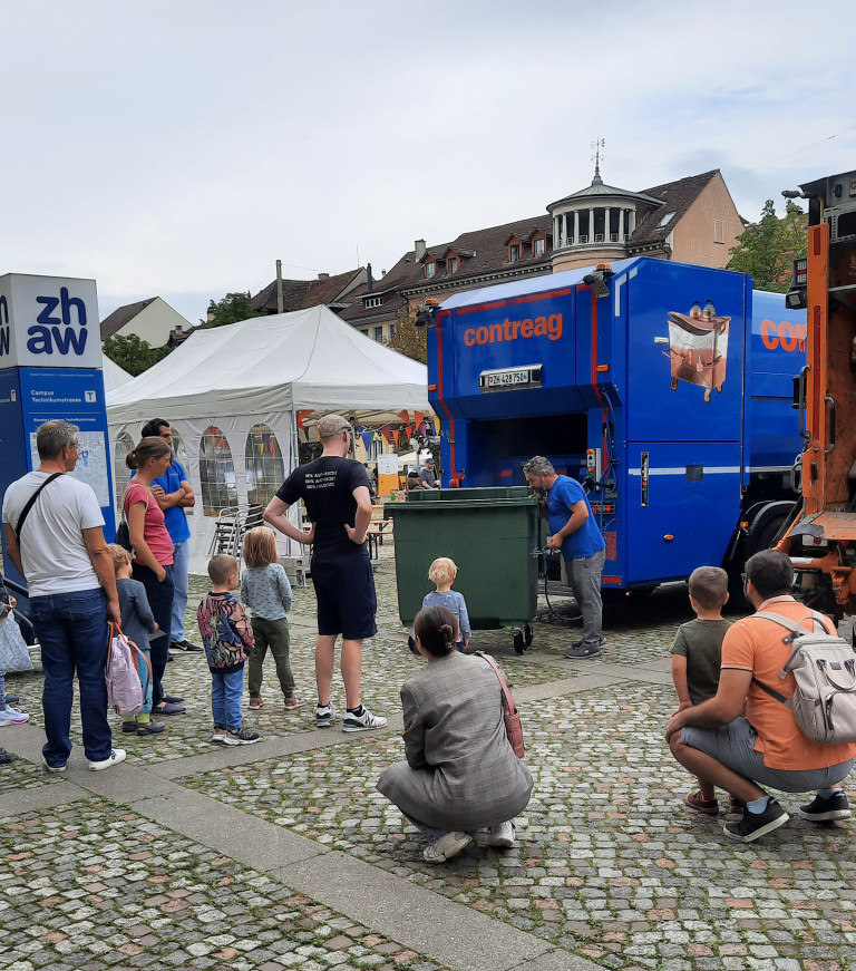 Contreag am Klimatag 2024 in Winterthur mit der Präsentation der Container-Reinigung