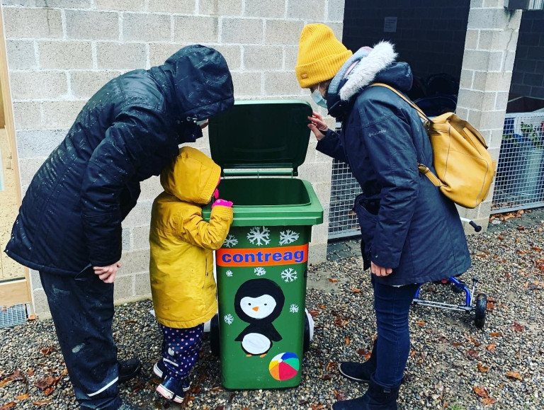 Containerspende von selbst bemalten Containern der Contreag