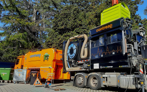 Das Container-Reinigungsfahrzeug mit Elektroantrieb und das Unterflurcontainer-Reinigungsfahrzeug der Contreag